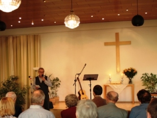 Pastor Eckardt Meyer bei der Evangelischen Gemeinschaft Neu Wulmstorf